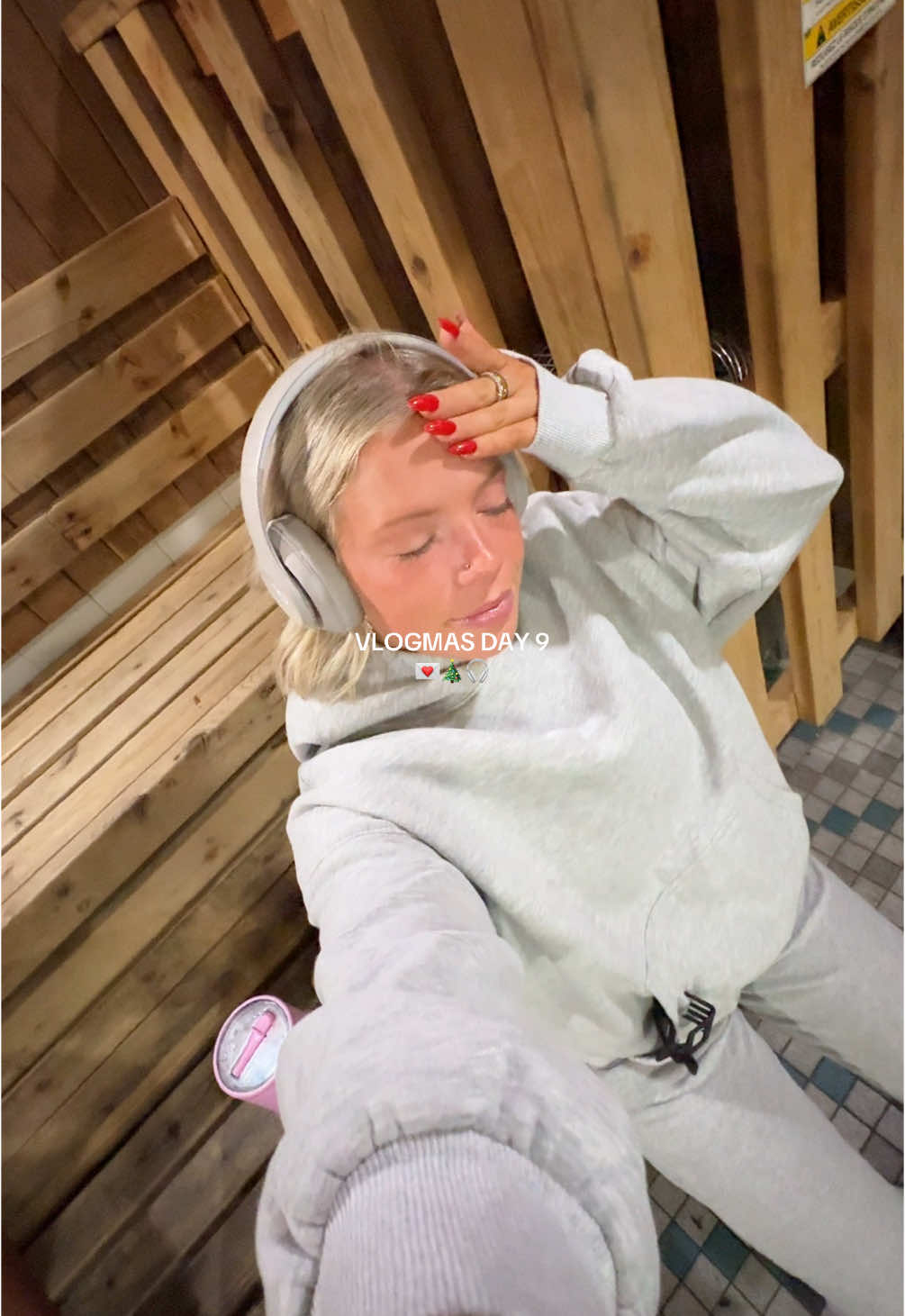 vlogmas day 9 💌🎄🎧 enjoy my voiceover…im not a fan of them  #wellness #Vlogmas #december #health #Fitness #trainer #coach #workout #GymTok 