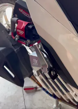 Gác chân CNC lên cho vario 🤙🏻🔥 #wavedreamsg #racingshop #dochoixemay #wavevietnam🇻🇳 #dreamvietnam #wavea110🇻🇳 #vario150 #fuled125i #funeofi125 #xuhuong #tiktokshop 