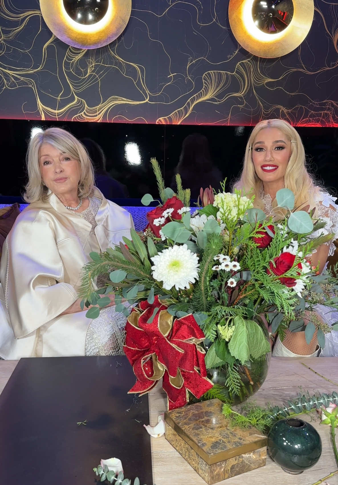 Gwen and Martha Stewart together is a flowerful duo. 💐 #TheVoice #gwenstefani #marthastewart 