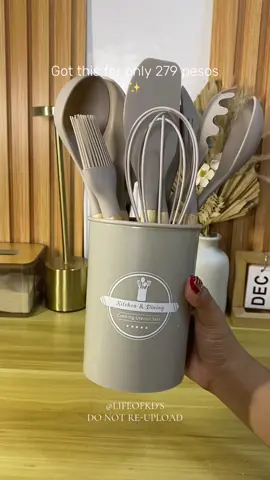 Yung tamad ka magluto pero kung ganito naman ang gagamitin mo talaga namang mapapaluto ka talaga 🙈 #12pcssiliconekitchenutensils #kitchenutensils #siliconekitchenware #tiktokmademebuyit #fyp 