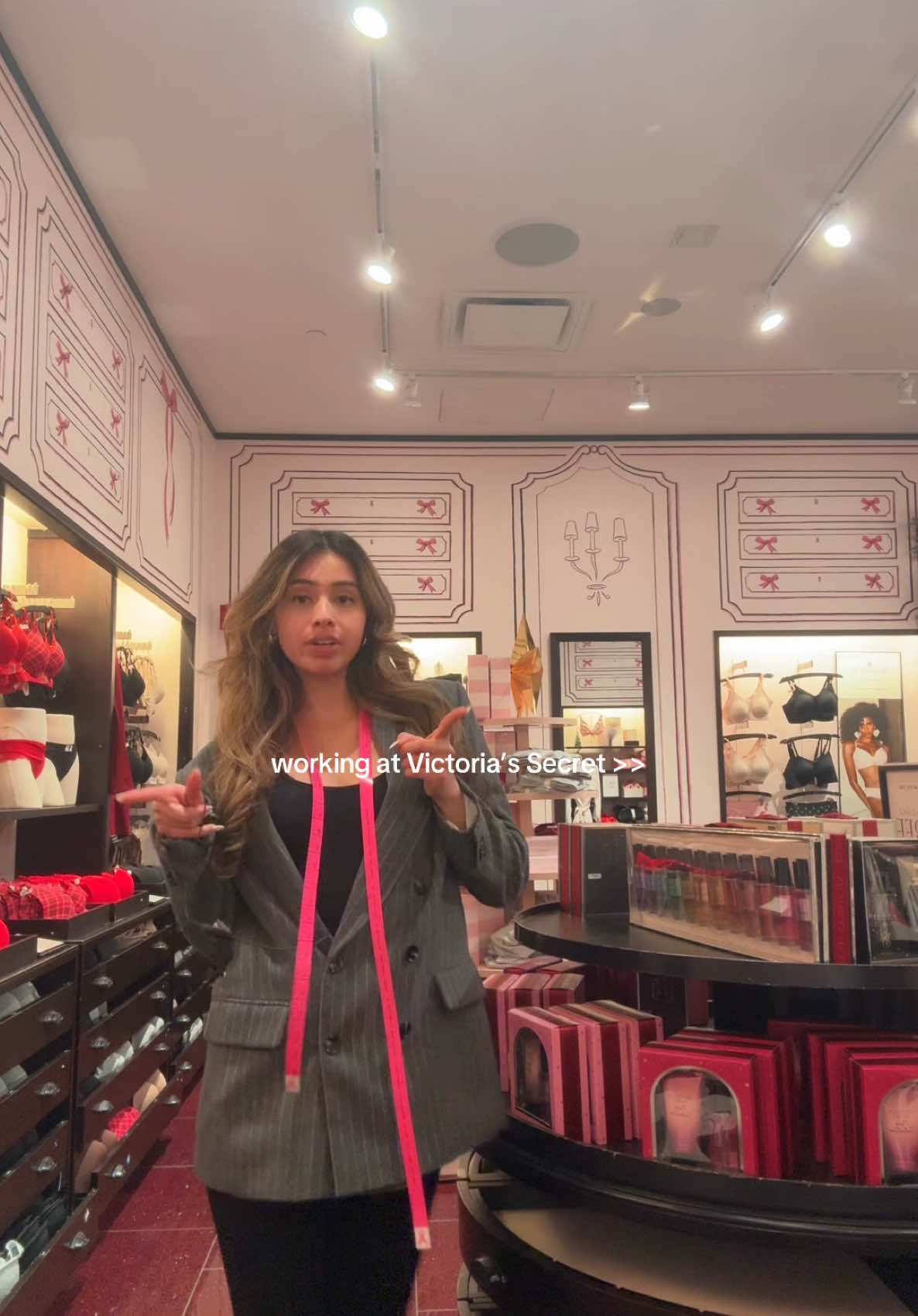 maybe ill get discovered here (prob wont 😍) #fyp #retail #victoriassecret #viral #vsangel #paratii #latina 