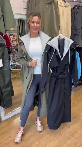 🌟Style and Function, Elegance on the Go🌟 The Hooded Lapel Fake Two-piece Casual Long Trench Coat combines warmth and style effortlessly❄️. With its classic lapel and faux two-piece design, it creates a chic layered look that adds a unique touch of casual elegance✨. The comfortable hood keeps the cold at bay, making sure you're cozy wherever you go🌟. Perfect for daily outings, gatherings, or travel, this trench coat lets you show off your stylish side with ease🔥. Stay confident and chic this winter, with warmth and style in every step💖.---YSHHP241209254 #CasualFashion #ElegantTrenchCoat#WinterMustHave