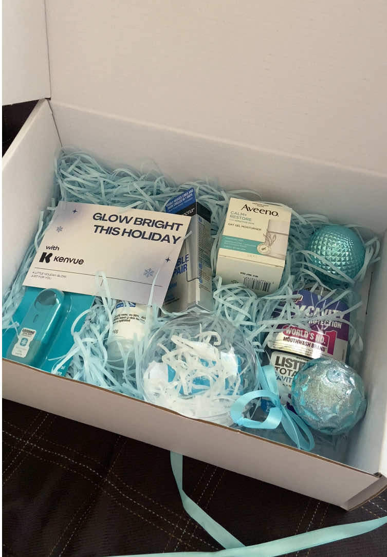 Thank you to @KenvueOfficialStore for sending over this care package!! I absolutely love the products, especially the water gel keychain with my name! 😆🩵 @Neutrogena SG @AVEENOSG @Listerine SG thanks for the products! 🎄🎁💗 #neutrogena #aveeno #listerine #tiktokshopsg #fyp 