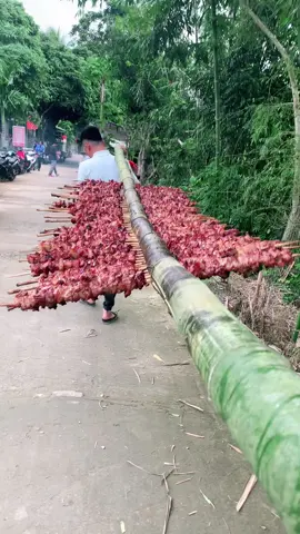 Chỗ các bạn còn tự nấu cỗ như này ko….