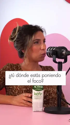 Comparar a tu pareja con otras relaciones ⚠️  Es fenomenal vivir rodeado de muchos tipos de vinculaciones para poder aprender de los demás, pero cuidado dónde ponemos el foco y de qué manera utilizamos esa comparación y ese aprendizaje y se lo trasladamos a nuestra pareja 🩷 ¿Por qué aparece un Kefir en el reel? Porque @activia_es es nuestro sponsor y hace posible el podcast Tal y Como Somos, al que pertenece este reel 🩷 puedes escuchar el capítulo completo en Spotify, YouTube e Ivoox ✨