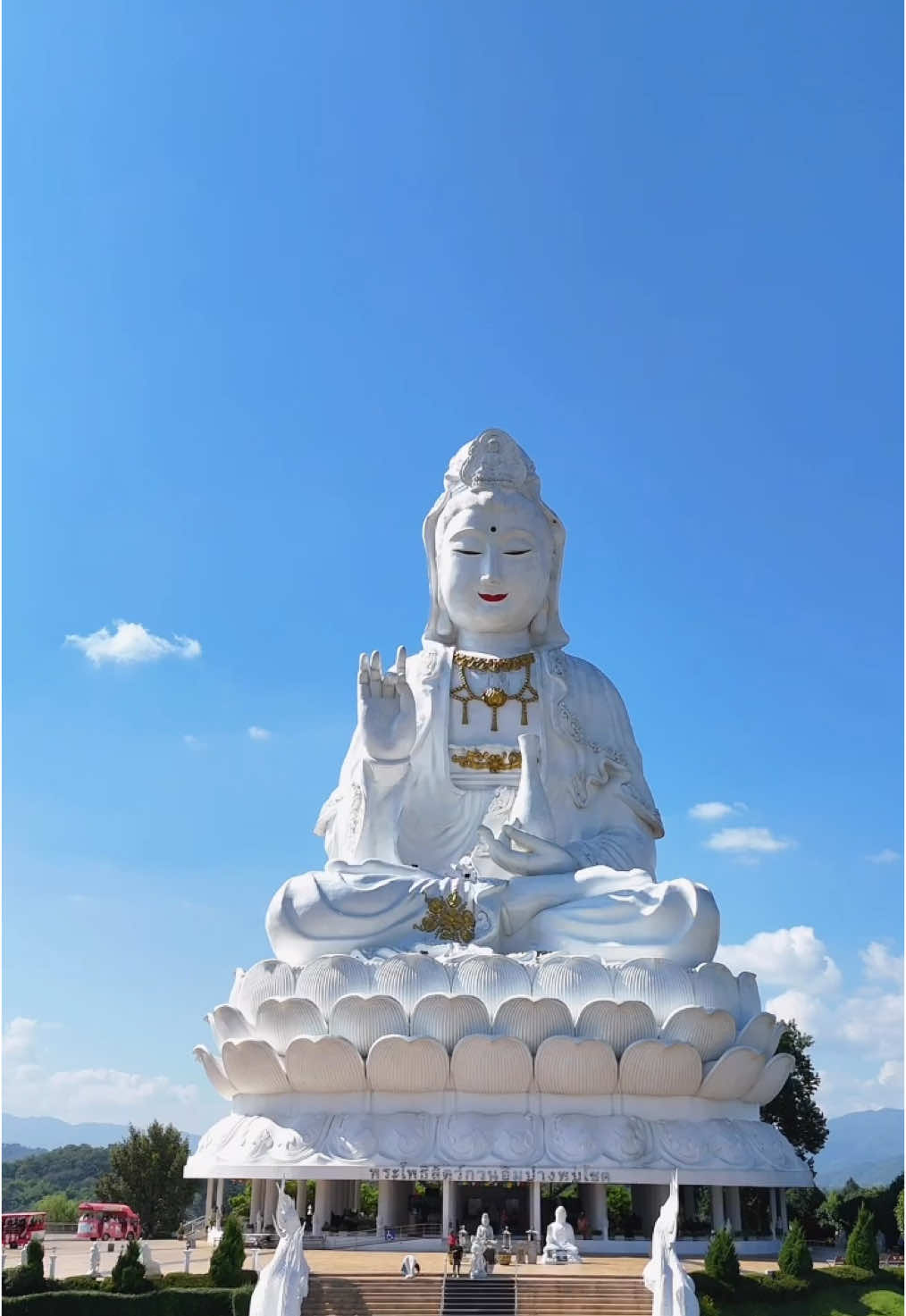 📍 Wat Huai Pla Klang #chiangrai #wathuaiplaklang #thailand #travel #dji #buddha 