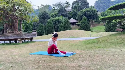 Một chuỗi flow “nhẹ nhàng” mở vai, mở lưng, khoẻ tay mới làm đc ạ😂  #yoga #senyoga #yogaflow #thungnhamninhbinh #nhenhang #backbend #oppayoga 