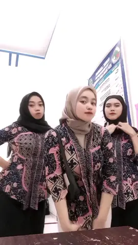 30% kerjo, 20% ngonten, 50% e loss turaturu hiyaaa @ikaaa @orarty07  #ksp #koperasimingguan #ootdhijab #batikindonesia #vidioviral #fyp 