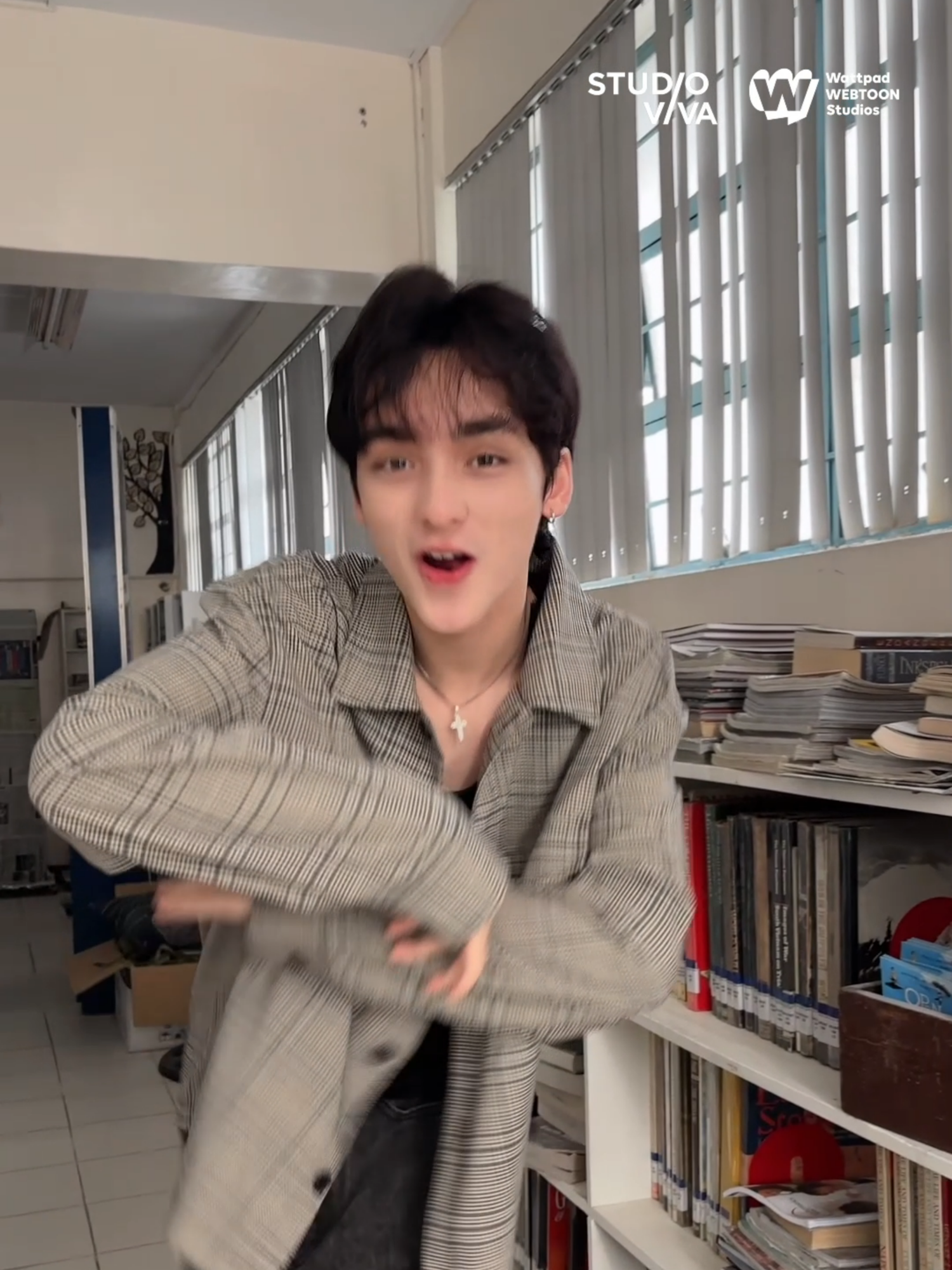 Sino kayang ini-spottan ni Ci-N sa library? Hmmm... 🤔 Don't forget to watch Charles Law sa Ang Mutya Ng Section E soon on Viva One.  #AngMutyaNgSectionE #CharlesLaw  #StudioViva #VivaOne