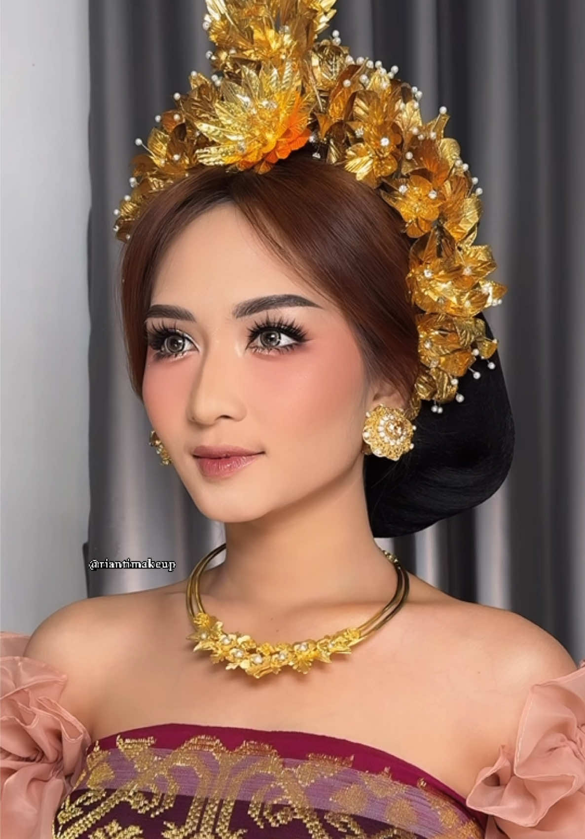 Inspirasi Makeup Hairdo buat Resepsi Bali🌸 Siapa yang suka? #riantimakeup #muabali #fypage #Love #beauty #beautiful #best #Love #viral @T Y A ⋆｡˚ ꕥ 