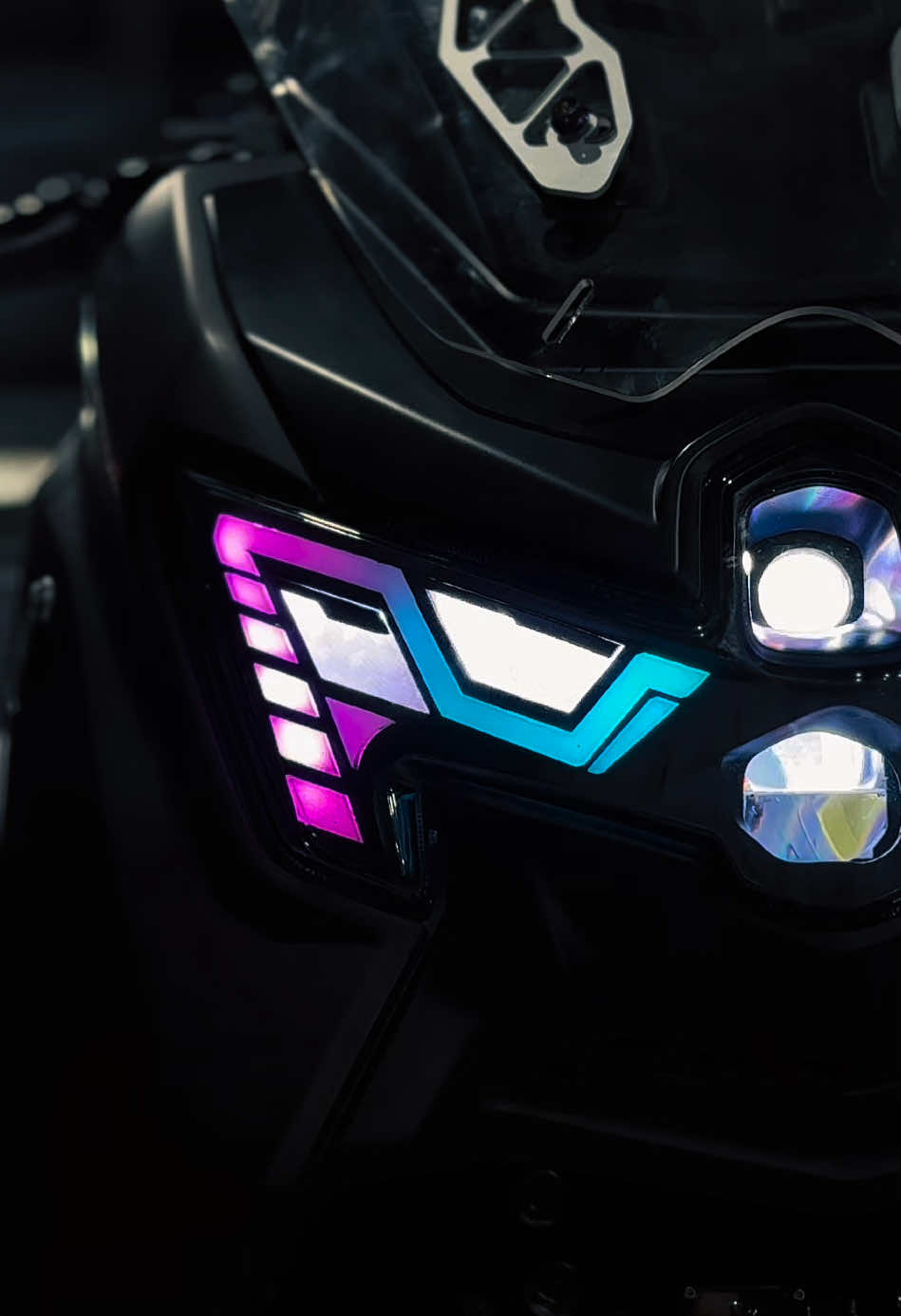CUSTOM NMAX TURBO 2024 FULL SPEC 🤪🚀 - FULL CUSTOM LAZY EYE SR1  - BILED MATRIX 1,8 INCH  - MINI LASER AES 1,5 INCH  MAU GANTENG DAN TERANG ? @sr1.autolight SOLUSINYA😁