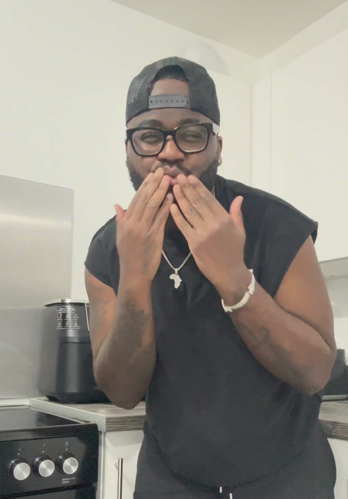 Have a bless day Kisses 😚 #bashtheentertainer 