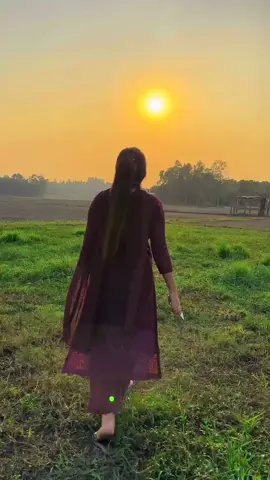 তোর হাঁটা চলা তোর কথা বলা ধরেছে আমাকে জড়িয়ে তোর চারি ধারে হয়ে গেছি ছায়া রেখেছি নিজেকে  জড়িয়ে 🧡🧡🧡