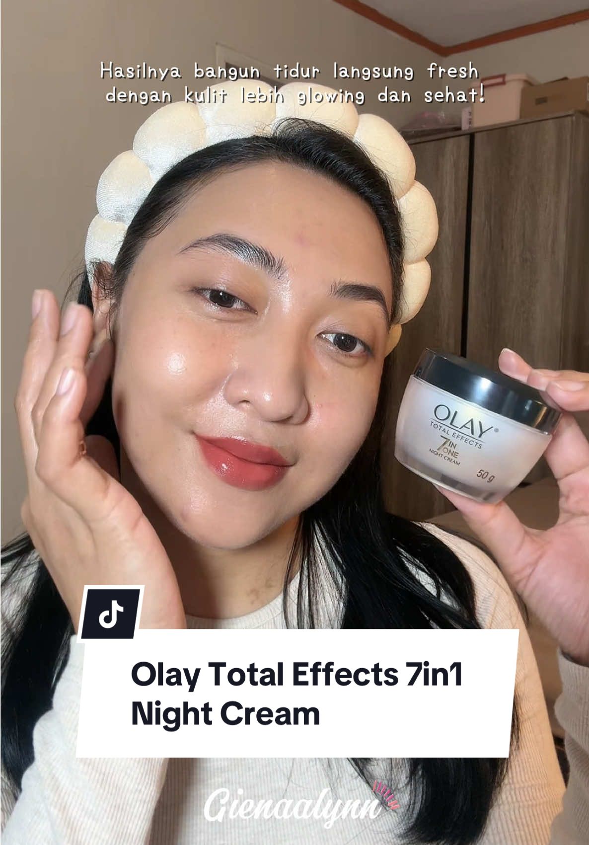 Mau kulit glowing dan awet muda? 💆‍♀️ Rahasianya ada di malam hari! Gunakan Olay Total Effects 7in1 Night Cream sebelum tidur, biar kulitmu cerah, halus, dan siap menghadapi hari. Jangan lupa, pagi harinya pakai Olay Total Effects 7in1 Day Cream untuk perlindungan maksimal. ✨ #SkincareMalam #OlayTotalEffects #AntiAgingRoutine #KulitGlowing #SelfCareTime #Olay7in1 #CuanTanpaBatas #GebyarBelanjaDesember #FYP 