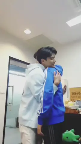 @ohmpawat @7r1pl3._.n I I really love you both, I can't describe how much love I give you, I can't accept the fact that you are now strangers, until now I still think of you as before. I'm sorry, I'm selfish. #ohmnanon #ohmpawatt #nanon_korapat #trend #fyp #fyp #aktorthailand 