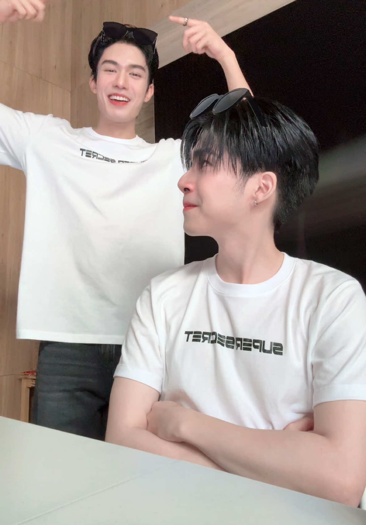 Pre ก่อน เดียวไว้เต้นใหม่กับคุณพี่เจ้าของเพลง ((คนหลังกล้องมองเยอะ เขินน555)) @Jay #SuperSecretByZeepruk 