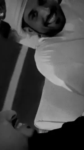 « القلب ما يسكنه اثنيييين   واحد و يكفيك تعذيبه ❤️ » 