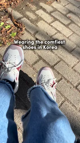 Cantik and selesaaaa. Sebenarnya sayang nak pakai hahaha sebab lawaaa. rasa nak simpan dalam kotak je forever. #shoes #kasutwanita #sneakers 