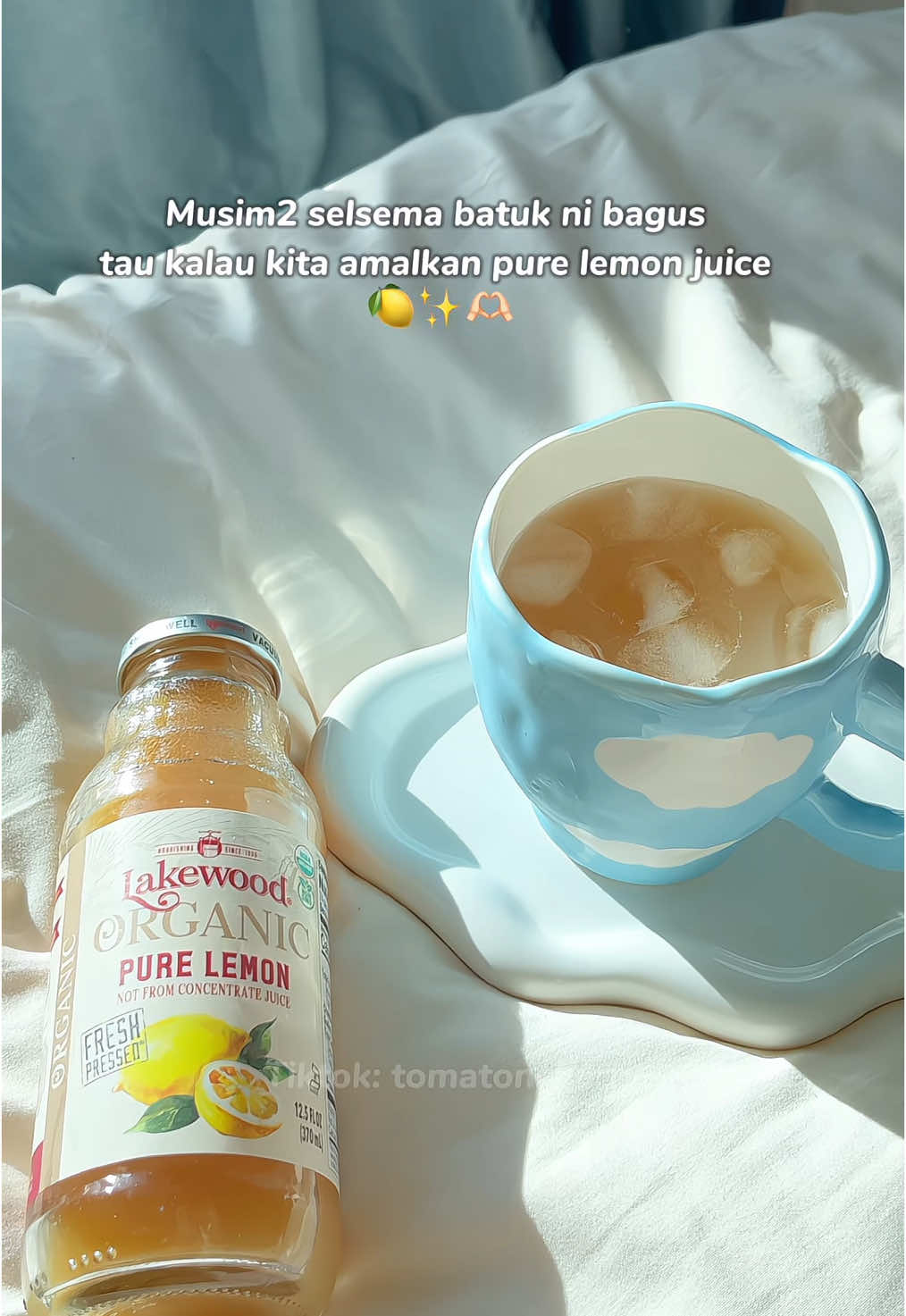 Rasa dia maybe tak best sbb pure organic natural, gula apa pun takda langsung dlm ni 😆. Tapi byk sangat kebaikan jus lemon asli Lakewood ni! Jom try now! Boleh boost antibody tauu 💛🍋✨ #lakewood #purelemonjuice #lemonjuice #cranberryjuice #lakewoodorganicjuice #glutenfree #organic 