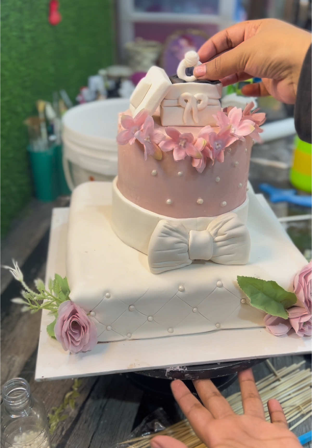 Same yehi vala cake chaye 🤷‍♀️ yh bolna asan hota h pr bnany valy ki effort😬ub btana yh sai bana h ya nh🤐Homemade with love♥️ 📦 Delivery in Rawalpindi | islamabad DM for ordering📝 Insta id:jiyascakeoclock  Follow @jiyascakeoclock . . #homemadecake #jiyascakeoclock #ownbusiness #food #cakes #homebakery #rawalpindi  #islamabad #ordercakes #onlineordercakes #ordernow #homemadefoods #birthdaycakes 