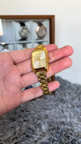 Geneva stainless steel watch #womenswatch #watchforwomen #relo #squarewatch #vintagewatch 