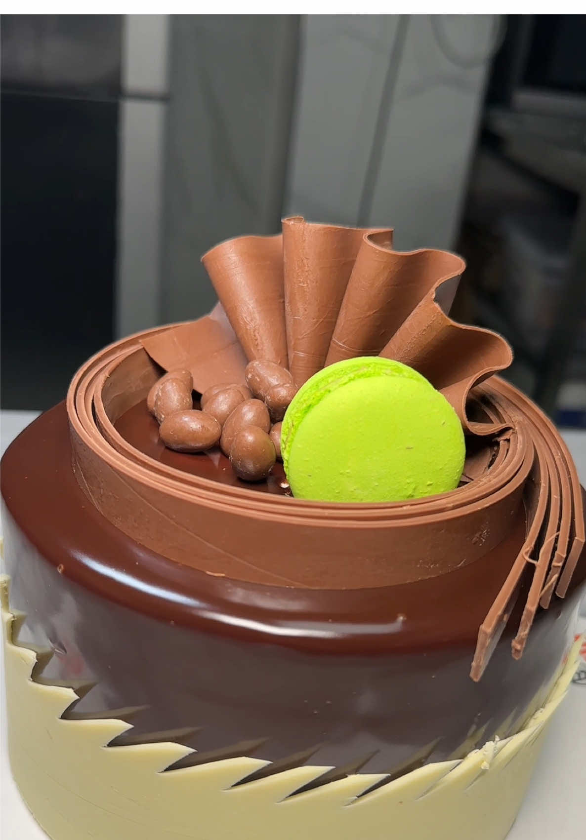 Çikolatalı yaş pasta böyle yapılıyor. #reklamm Yalçın fırın pastam, tarsus  #pasta #yaşpasta #çikolata #fırın #yemek #food #cake 