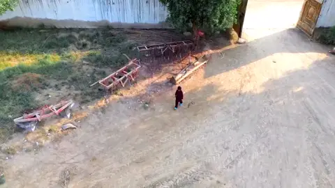 koch nai bas Shadi ki Shoting krny gya tha 😂😝#fy #foryou #droneprank #prank #village #funny #viral 