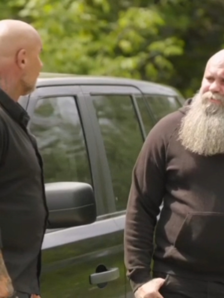 epizod w serialu @GLINIARZE  najpierw trochę mnie obiła Natalia a potem dostałem niezły łomot od samego @Przemysław Saleta  Ale na cale szczęście żyje i mam się dobrze  Part 3 #serialkryminalny #polskiserial #gliniarze #paradokument #polskiaktor #filmpolski #seriale #polskieseriale #serial #actorlife #planfilmowy 