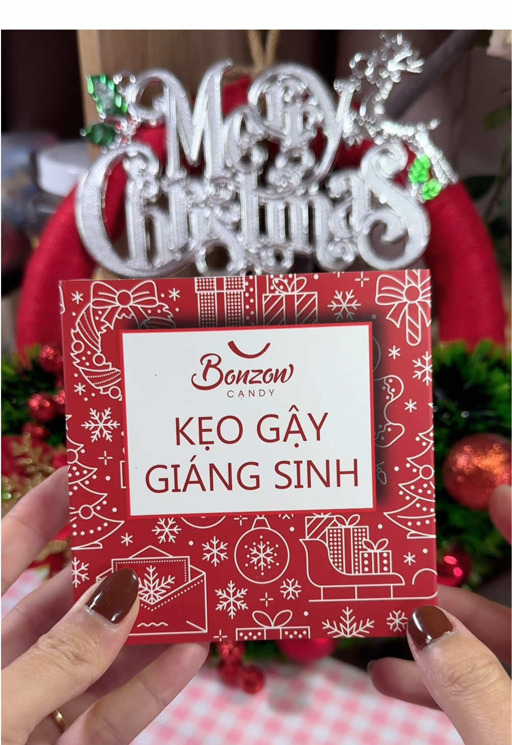 Cái hộp kẹo gậy giáng sinh này mà đem đi tặng là có người yêu liền á #review #mukbang #giangsinh #meerychristmas #keogaygiangsinh #bonzoncandy #keogiangso #christmastiktok 