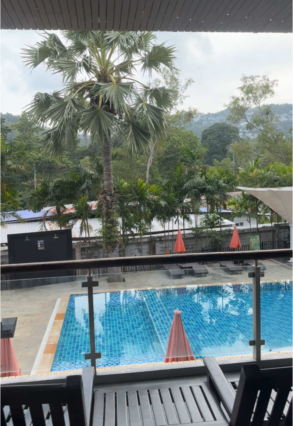 This is what £11 a night gets you in Koh Samui #kohsamui #thailand #thailand🇹🇭 #travel #travelling #Vlog #travelcouple #nightmarket #backpacking #traveltiktok 