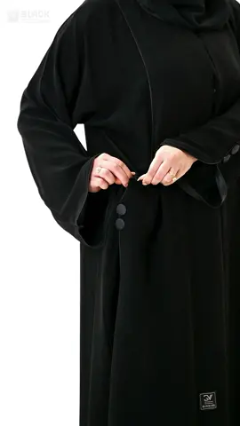 عباية كتف جيوب  عباية كتف جيوب بقماش كريب ملكي كوري عليها خطين مقوسة من القيطان الياباني الملبس بالساتان ذواللمعة الخفيفة مع 2 ازرة كبيرة أسفل الجيوب مليئة بنفس القماش الساتان ويوجد طقطق لقفلة الجيب والاكمام بفتحة دائرية عليها 2 ازرة كبيرة للزينة ملبسة بقماش الساتان رقم الموديل : 10723 #عبايات_سوداء #عبايات_شتوية #عبايه_مناسبات #السعودية #عباية_دوام #مشاهير_تيك_توك #عبايات_خليجية#الرياض  #اكسبلورexplore @عبايات بلاك فيل 
