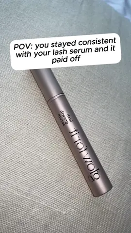 This lash Serum is really effective and grows your eye lash in days🥰 click the yellow basket to get yours 🥰 #eyelash #eyelashserum #blackfridaydeals #blackfridaysale