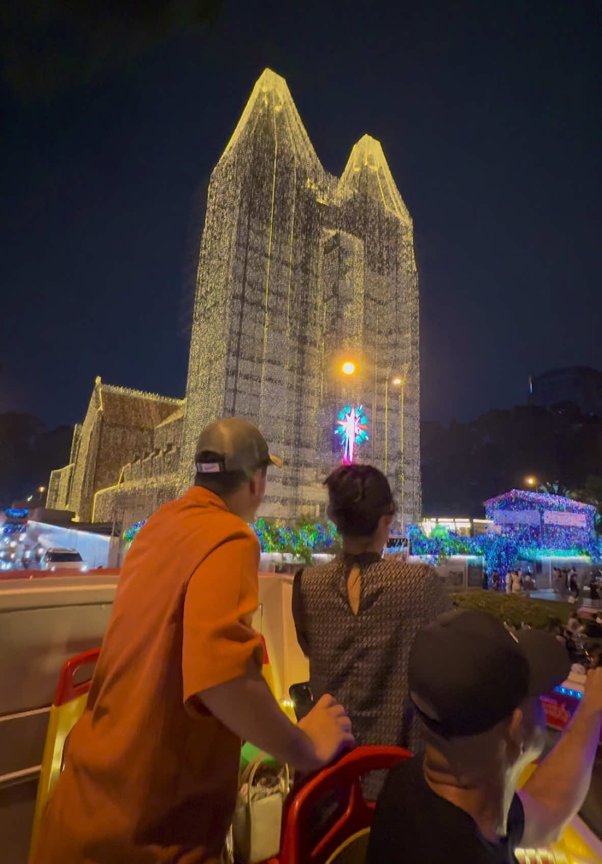 Người cùng bạn đi dạo giáng sinh năm ấy giờ sao rồi. #saigon #saigoncityview 