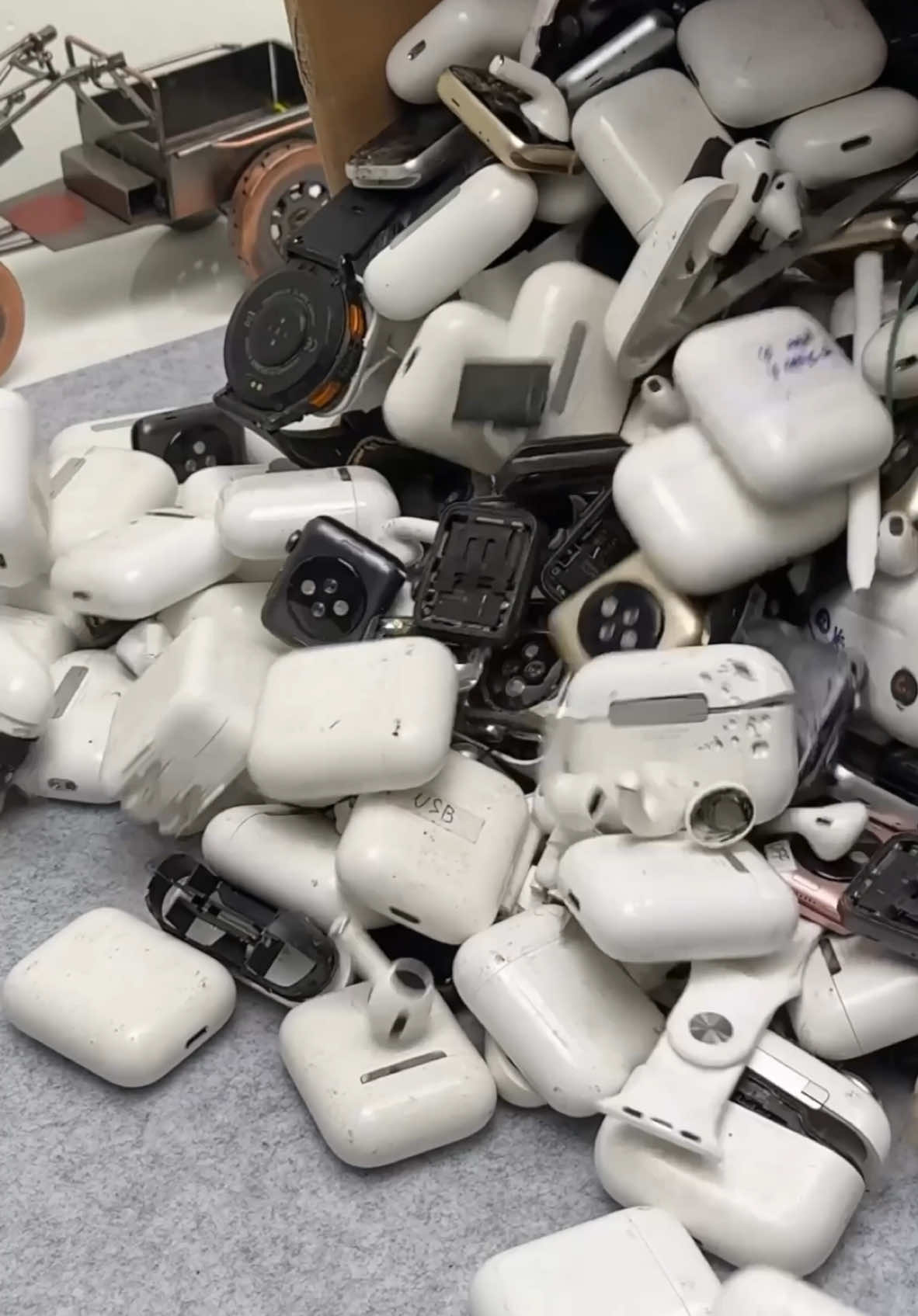 How airpod repair Lot of 100pcs  #fypage #trending #chhonsila 
