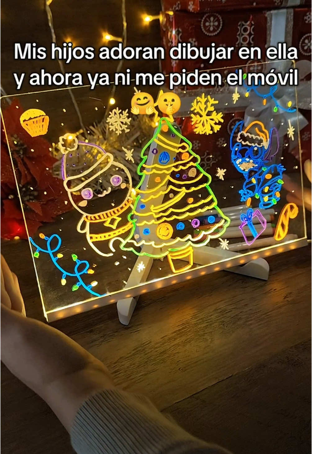 Encuentra el link de Mercado Libre en nuestro perfil 😉 ¡Haz brillar la creatividad de tus pequeños! 🌟 La pizarra de acrílico LED es el regalo perfecto 🎁 para que dibujen, aprendan y se diviertan como nunca. 🖍️✨ #regalos #navidadentiktok 