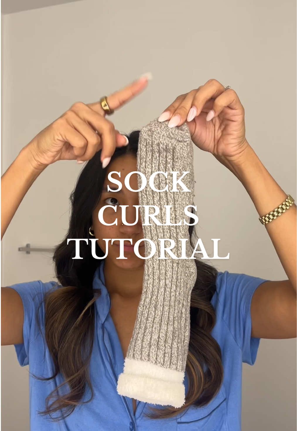 sock curl tutorial! 🧦  i personally love it more when the hair falls a little bit :)  #sockcurls #sockcurltutorial #hairtutorial #heatlesscurls #heatlesshair #heatlesscurlsovernight
