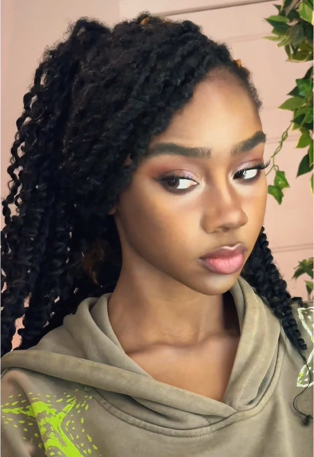 Replying to @anochecidopelo this is how I did my arcane base makeup:) @Fenty Beauty 
