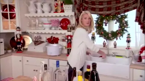 🎄🍸 If you’re looking to black out between now and the New Year, Sandra Lee has you covered with these three “semi-lethal” cocktails that are PACKED with lick-oor!  I’d really like to take a peek inside Aunt Sandy’s liquor cabinet, because I don’t think there’s anything this legend doesn’t have in BULK!  #sandralee #semihomemade #cocktails #christmas #festive #cooking #recipes #camp #campy #kitsch #kitschy #thriwback #nostalgia #foodnetwork 