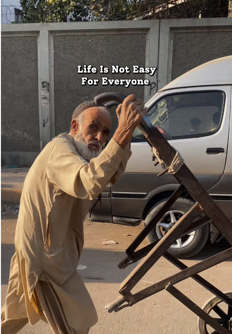 Life is not easy for everyone💔 #lyari #karachi #tiktokviral #trandingvideo #CapCut #2024 #popular #viralvideo 