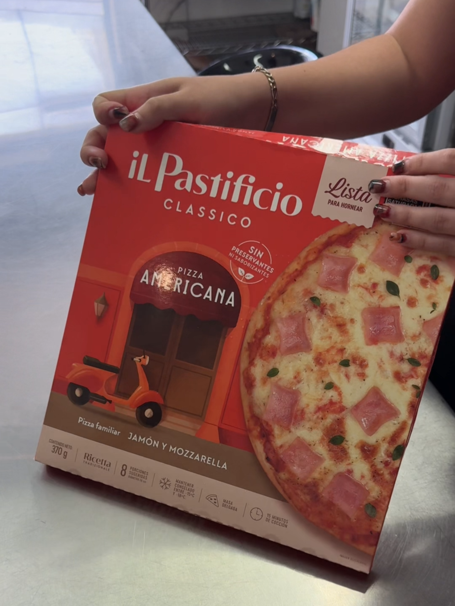 🍕 ¿Antojo de pizza en casa? ¡Nosotros te lo hacemos fácil! 🍕 Con las pizzas congeladas de @ilpastificioclassico disfruta de una pizza deliciosa en solo 15 minutos o menos. Solo caliéntala, ¡y lista para saborear! 🔥🍽️ Ideal para esos días en que quieres algo rápido, pero delicioso. 🍕✨ No esperes más, compra ahora en nuestra web y ten tu pizza gourmet en casa al instante. 😋🛒 👉 Haz tu pedido hoy y sorprende a todos con la pizza perfecta sin esfuerzo. ¡Buen provecho! 🍴