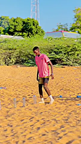 Training adag🥶⚽️#ciyaalxamar #ciyaalxamar🇸🇴 #somalitiktok #สปีดสโลว์ #สโลว์สมูท #footballtogether #somalia #øskar21 