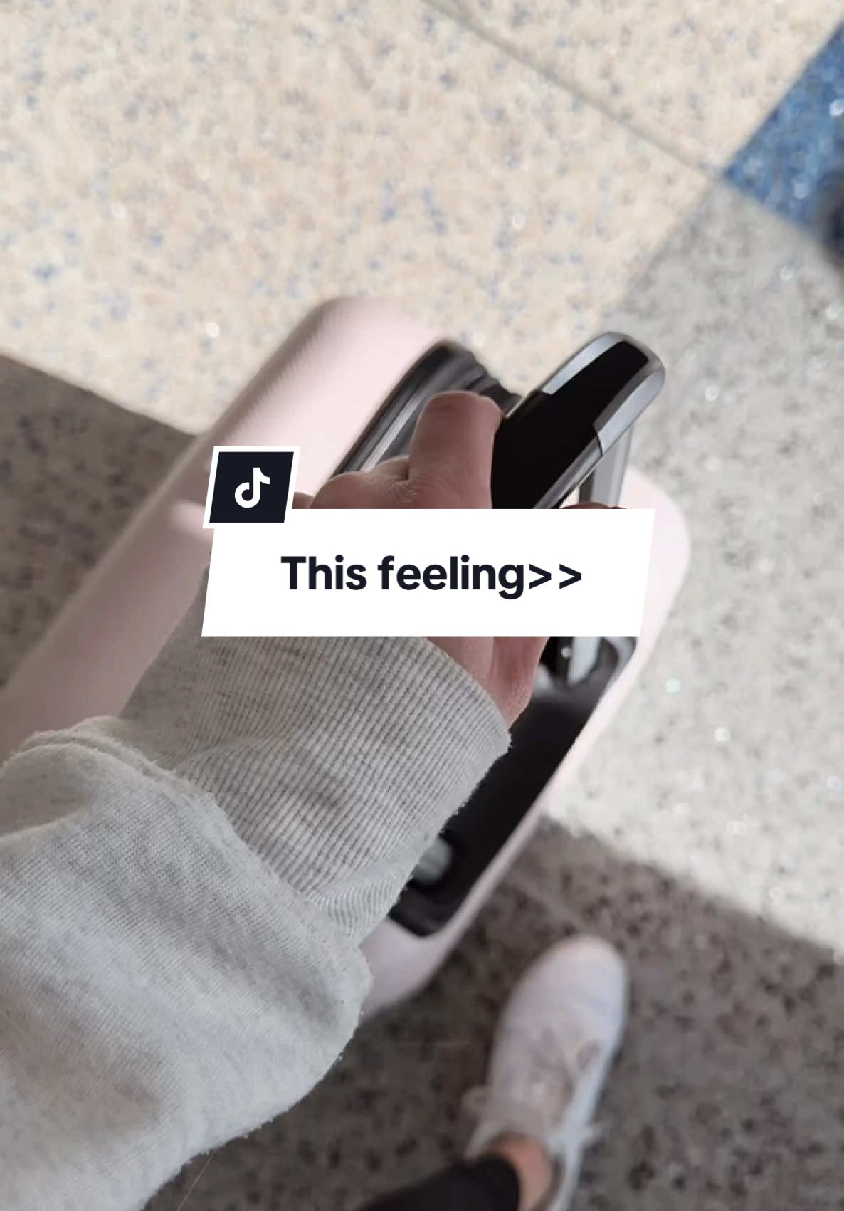When life starts to feel like this again😭 #travelaesthetic #travelvlog #travel #airport #airportoutfit #traveldiaries #airportaesthetic #thatairportfeeling 