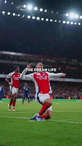 Life hurts, football heals🤞🏻⚽ #aestheticballers #football #footballmotivation #Soccer #soccermotivation #dreamlife #footballer 