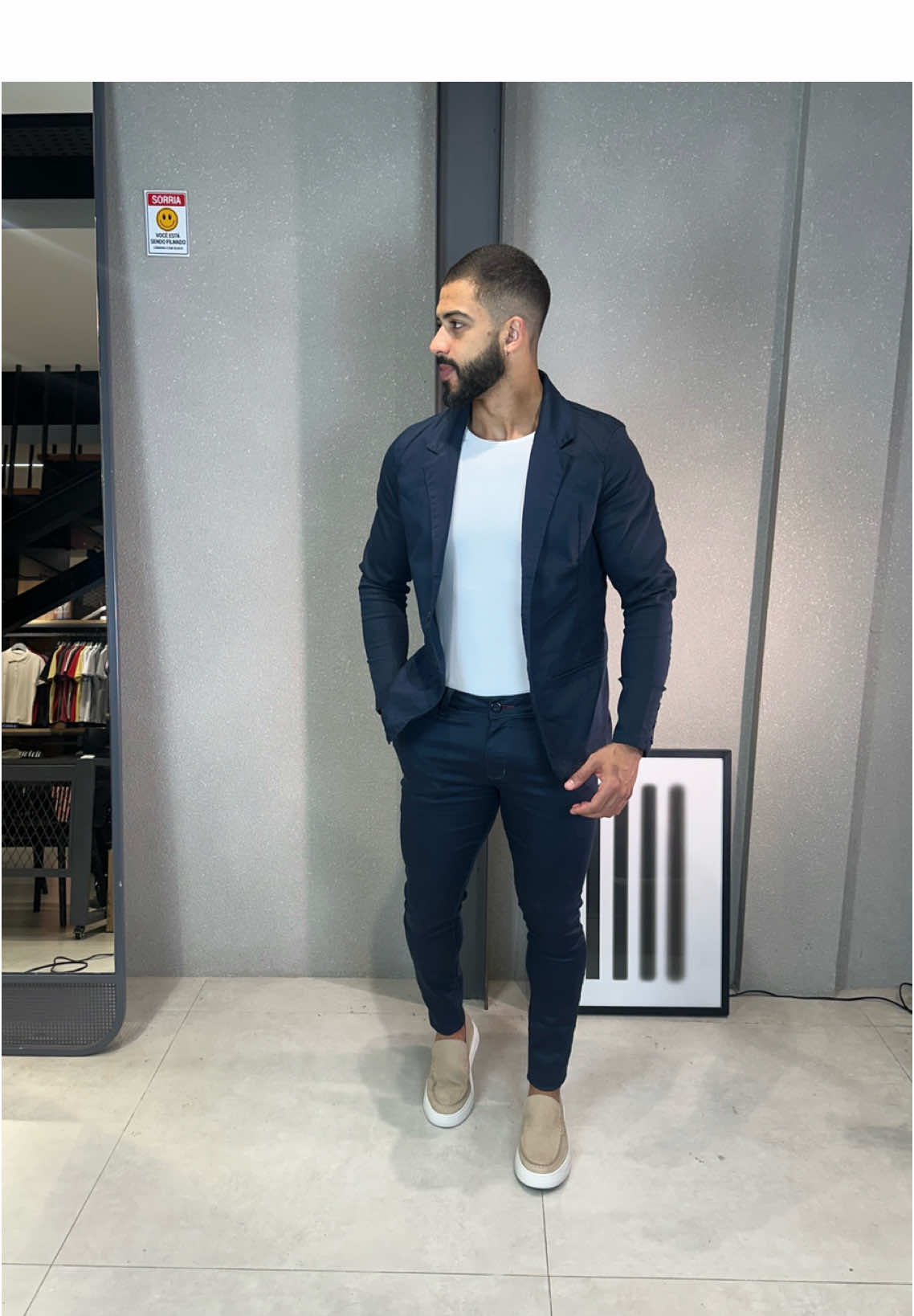 Confira nosso look combinando um Blazer slim acetinado e calça alfaiataria acetinada.  Estilo e conforto em um só look