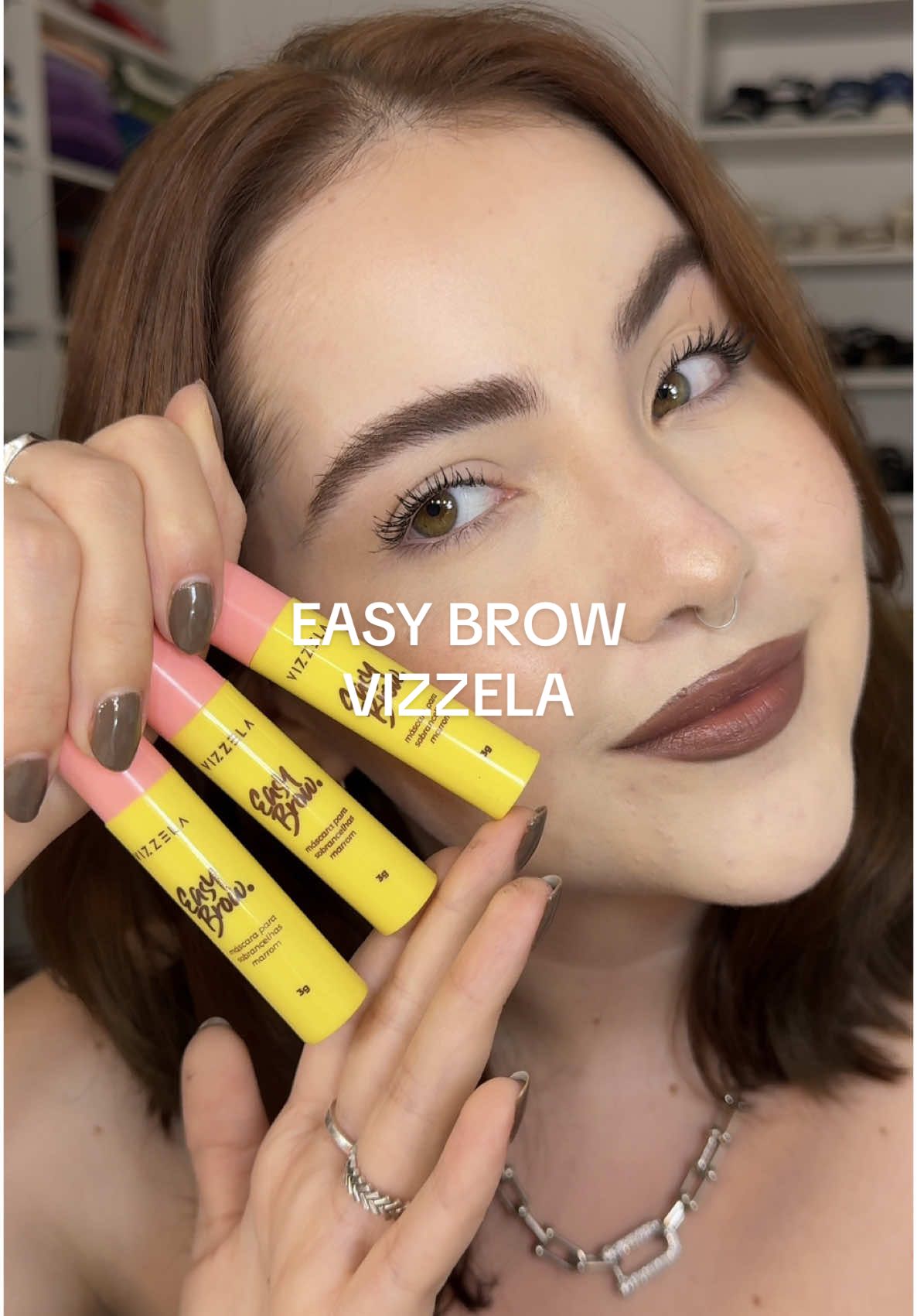 Sobrancelhas preenchidas, definidas e o lugar em 5seg: seria o nosso sonho? Vem se apaixonar pelo Easy Brow da @Vizzela comigo ♡ cupom MONI15 para 15% off em todo site oficial, aproveitem! l conteúdo patrocinado l  #vizzela #sobrancelhas #sobrancelhasperfeitas #easybrow #sobrancelhasnaturais