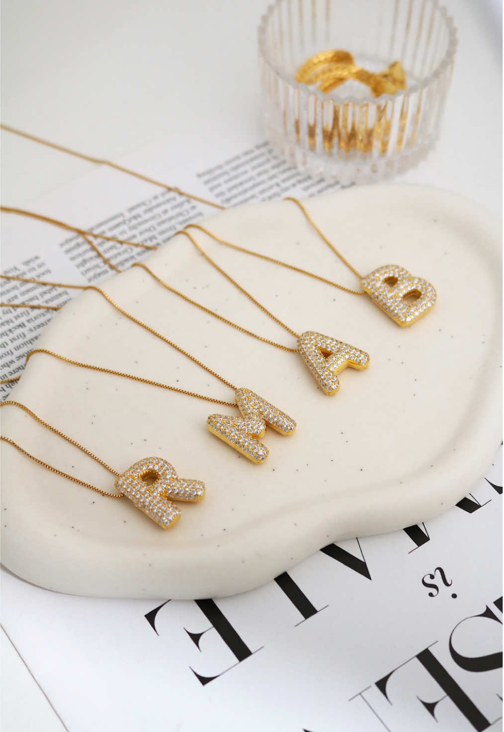 Encomendas abertas do nosso Colar letra puffer: o colar luxuoso queridinho do momento ✨ O toque perfeito de sofisticação para suas festas de fim de ano, ilumine se! Letras disponíveis para encomenda: B, C, F, G, J, K, L, M, N, S, T, V, Z Colar letra puffer com pingente todo cravejado com micro zircônias R$ 129,99 #mysticasemijoias #acessoriosfemininos #acessorios #viral #foryoupage #foryou #semijoiastiktok #guaruja #guarujasp #santos #baixadasantista #personalizado #colar #colares #personalizados 