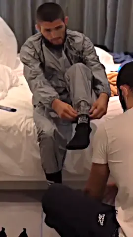 Khabib Cutting For Weight😳 #viral #trending #foryoupage #khabibedit #mmafighter #inshAllahviralvideo #ufcvideo #weightloss #weightcut #alhamdulillah 