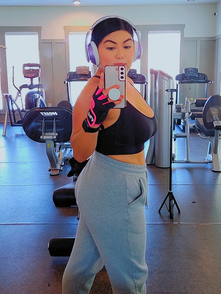 Comfy for cardio! 🫧💪🏻🔥 A quick cardio session to get the body going & enjoy the rest of the day! 🫶🏻✨️ #fitnessjourney #weightlossjourney #fitnessmotivation #musclegain #musclegrowth #gyminspiration #backworkout #weighttraining #girlsthatlift #gymaddict #weightlifting #Fitness #HealingJourney #GymLife #fitnessinfluencer #gymgirl #progress #leanmuscle #backmuscles #weightlosstransformation #gymbaddie #healthylifestyle #hourglassfigure #cardio #myfitnessjourney #gymreels #viraltiktok #fitnessreels #fyp 