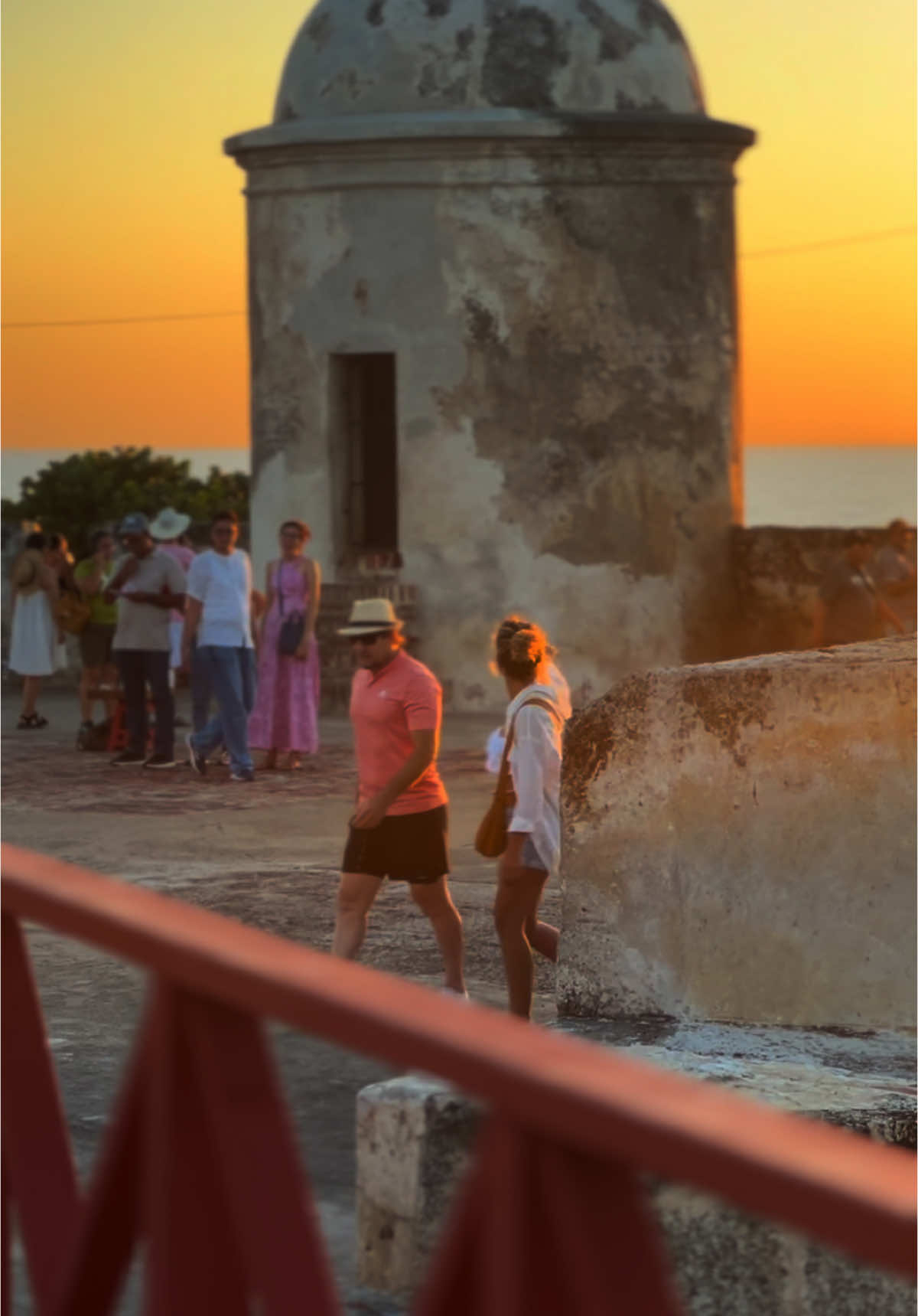 Bailar esta cancion con esta vista da años de vida!! #cartagena #colombia #fyp #viral_video #centrohistorico #juanluisguerra #elladice #caribbean #caribe #tropical #pov #turismo #instantes #atardecer #sun #corralitodepiedra 