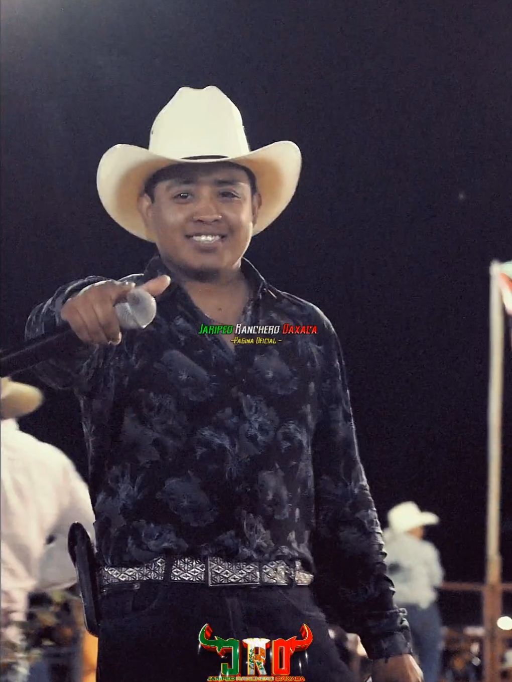 SABEN QUE LOCUTOR ES ???? #hombres #motivacionpersonal #jaripeos #jaripeosinfronteras #jaripeosbailes #jaripeosbailes #jaripeo #jaripeo #jinete #jineteada #jinetedetoros #oaxaca #jro #jinetedetoros #motivation #jaripeosinfronteras #motivationalvideo #locutor #locutordejaripeo #palillodetepelmeme 
